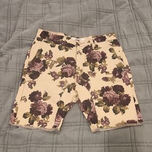Golden Denim Floral Pattern Men's Shorts in Cream and Purple Size 32!